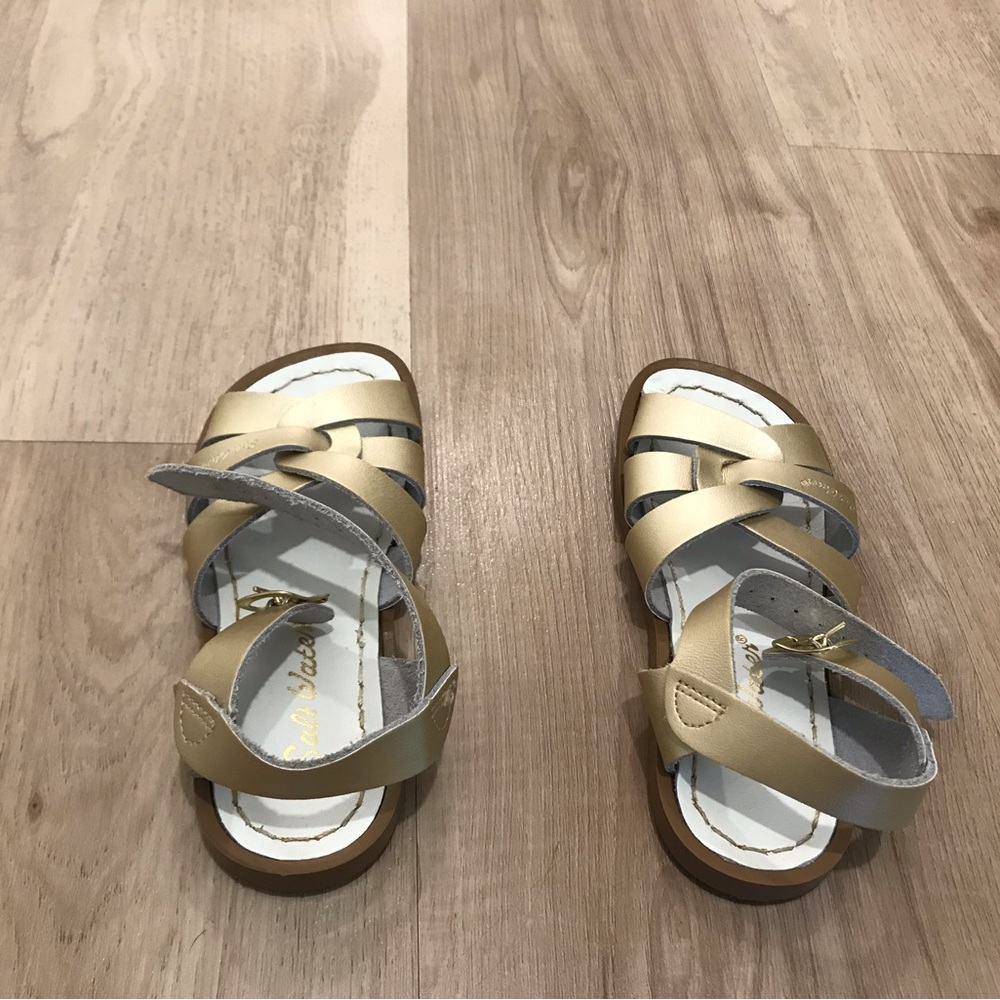 Salt water sandals girls * Read*